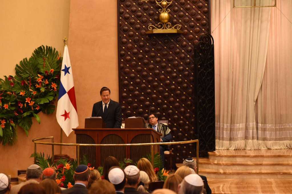 El presidente Juan Carlos Varela se dirige al público presente