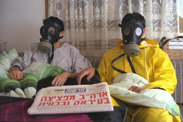 Flickr_-_Government_Press_Office_(GPO)_-_An_Israeli_family_in_its_sealed_room
