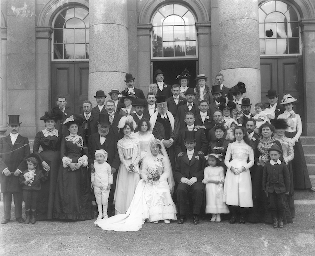 A Jewish wedding party outside Ireland's Waterford Courthouse in 1901. (Wikimedia Commons)