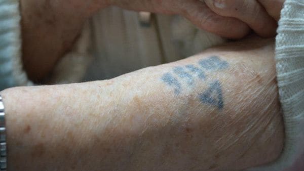 33502 – Tatuaje que le hicieron a Lea Novera durante el Holocausto