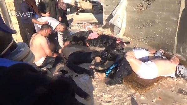 El ejército sirio negó que hubiera atacado con gas sarín a los rebeldes. Sin embargo, las organizaciones de derechos humanos del lugar aseguran que el bombardeo fue con armas químicas (Smart News Agency)