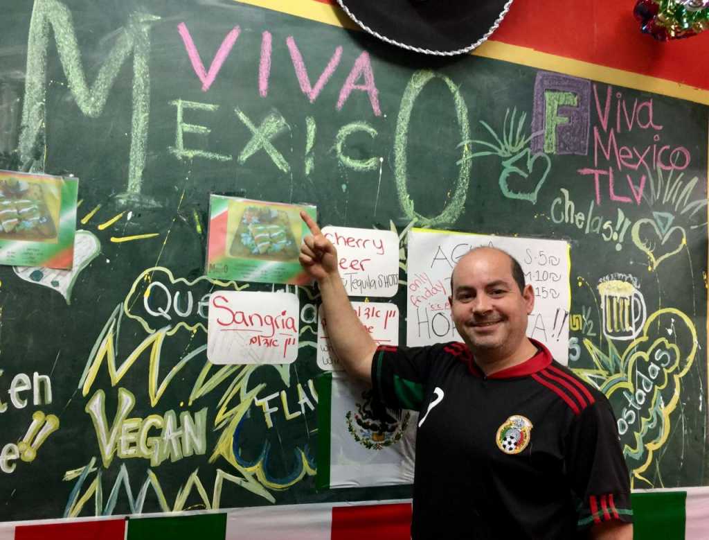 Pepe Salame sueña con tener varias sucursales de restaurante Viva México en Tel Aviv. (Araceli Martínez/La Opinión).