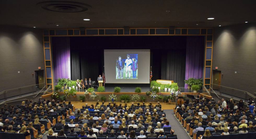 Un momento del funeral de Otto Warmbier, este jueves en el Wyoming High School, a las afueras de Cincinnati (Ohio).