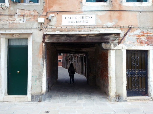 Antigua puerta del Ghetto veneciano. Daviddje