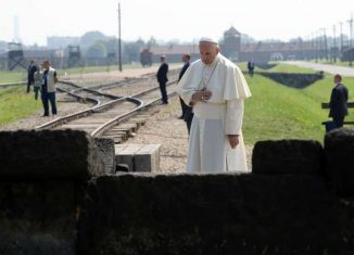 El papa Francisco durante su visita a Auschwitz en Polonia el 29 de julio del 2016.
