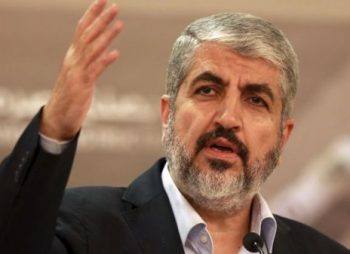 El líder de Hamas, Khaled Meshaal habla en Doha, Qatar, 28 de agosto de 2014 (AP / Osama Faisal)