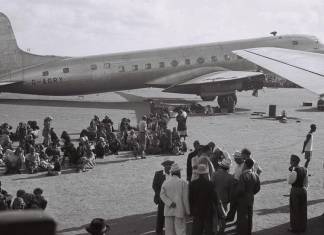 Judíos de Aden, Yemen, en espera de ser evacuados a Israel el 1 de noviembre de 1949. (GPO / Dominio público)