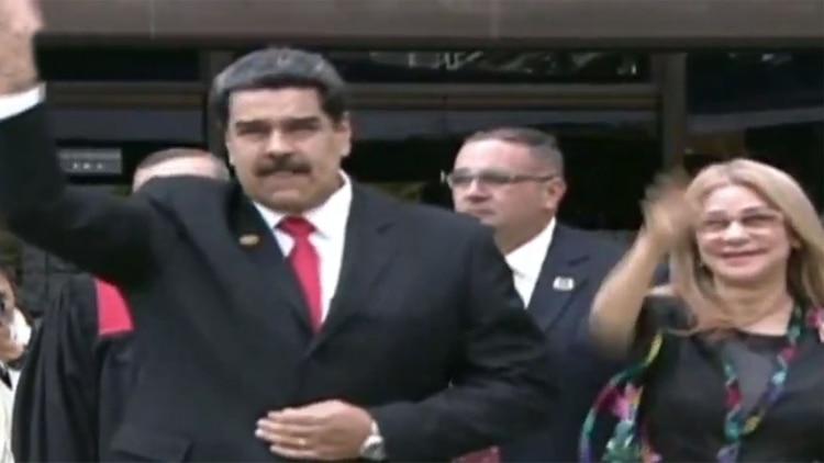 Nicolás Maduro junto a su esposa Cilia Flores a su llegada al TSJ