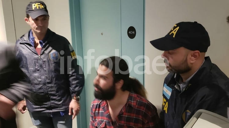 El momento del arresto del ciudadano iraní que ingresó a la Argentina con pasaporte israelí robado