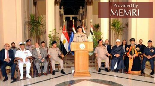 Jeque de Al-Azhar Ahmad Al-Tayyeb asiste al anuncio de Al-Sisi sobre el derrocamiento del régimen de la Hermandad Musulmana (Fuente: Al-Masri Al-Yawm, Egipto, 1 de enero, 2014)