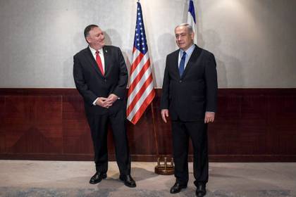 Mike Pompeo y Netanyahu en un encuentro en Lisboa, Portugal, el 4 de diciembre de 2019 (Patricia de Melo Moreira/Pool via REUTERS)