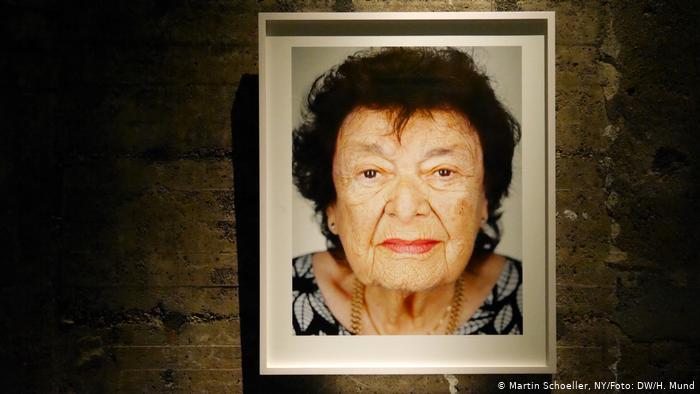 Lily nació en Zagreb, Yugoslavia. Hoy esa ciudad pertenece a Croacia. Vivió sucesos muy cruentos y, como prisionera, logró sobrevivir a las torturas en el campo de concentración y exterminio de Auschwitz-Birkenau.