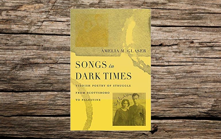 “Songs in Dark Times”, de Amelia M. Glaser. Obras de poetas judíos radicales rescatados en nuevo libro