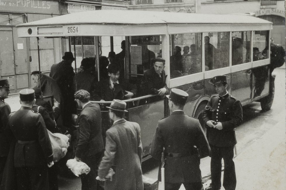 Traslado de detenidos hacia la estación de Austerlitz.