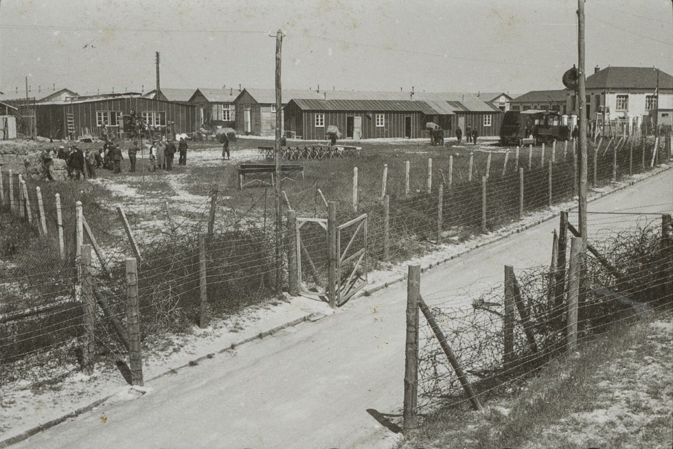 Imagen del campo de Beaune-la-Rolande, en la que se ve que estaba pegado a la ciudad.