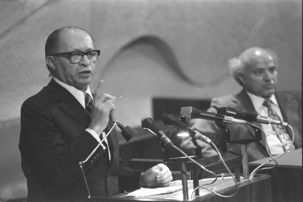 17 de Mayo de 1977: Begin obtiene la mayoría de los votos en la Knesset