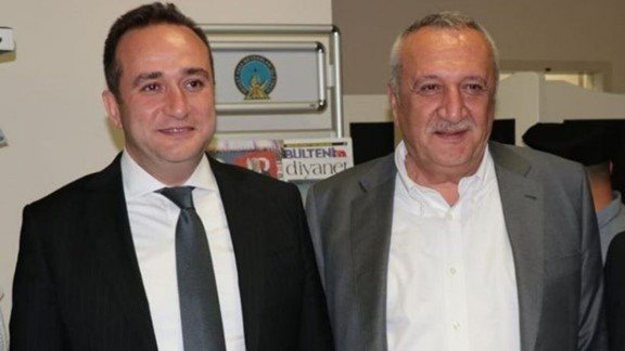 Parlamentario Tolga Ağar, izquierda y su padre, el ex-ministro Mehmet Ağar