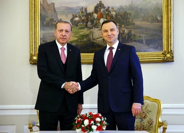 El presidente polaco Andrzej Duda junto a su anfitrión el presidente turco Recep Tayip Erdogan (Fuente: Yenisafak.com).