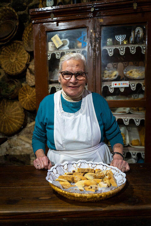 Herminia Rodríguez, repostera de pastas judías en Ribadavia | © Javier García Blanco