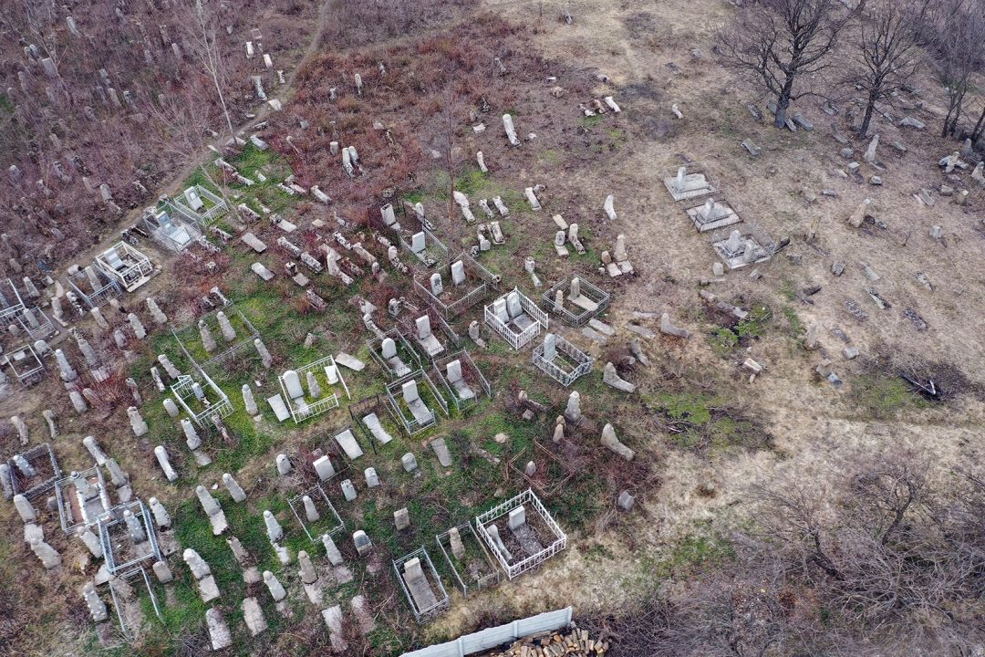 Una foto de un dron del cementerio judío de Bohuslav en Ucrania central. Foto cortesía de la Iniciativa de Cementerios Judíos Europeos
