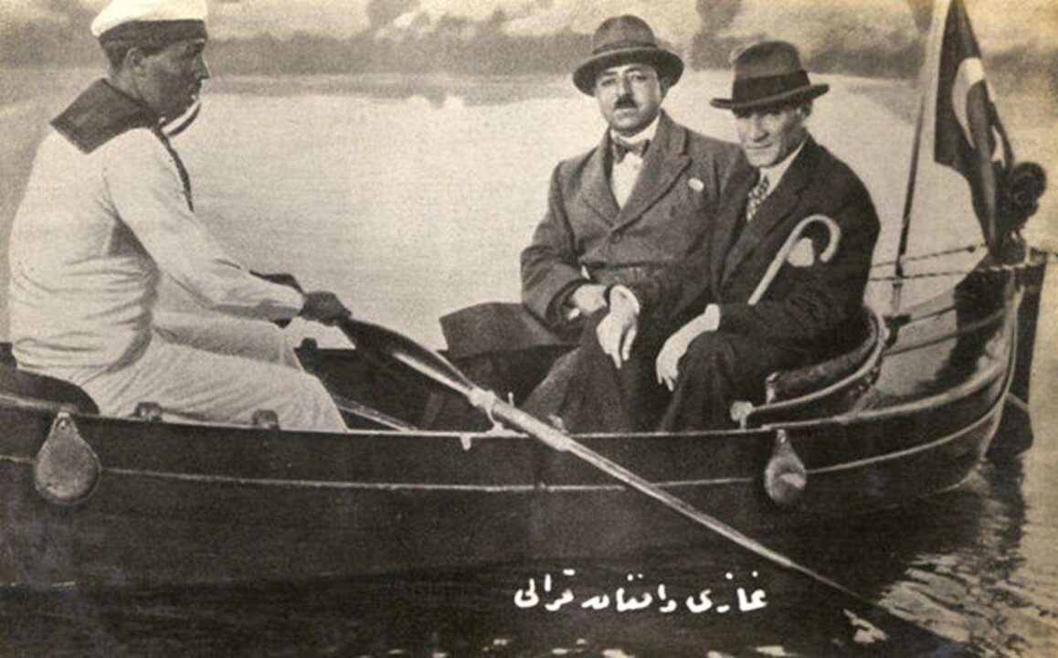 El rey Amanullah con Mustafa Kemal Atatürk en 1928 (Fuente: Twitter.com)