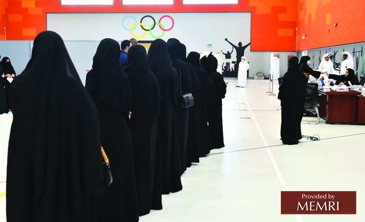 Las mujeres de Qatar se dirigen a los centros de votación con el fin de depositar su voto (Fuente: Al-Sharq, Qatar, 4 de octubre, 2021)
