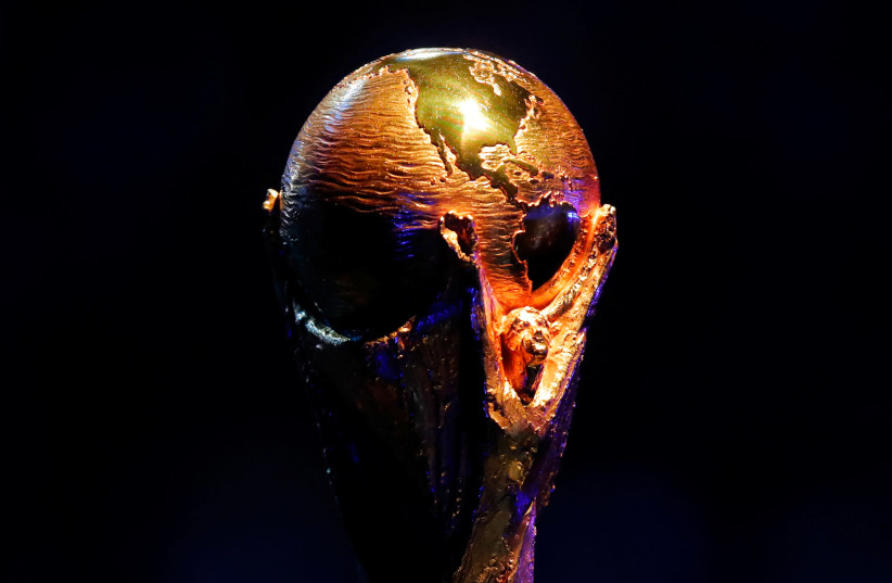 Vista general del trofeo de la Copa Mundial de la FIFA durante el sorteo de la Copa Mundial 2018 (crédito: REUTERS/MAXIM SHEMETOV)