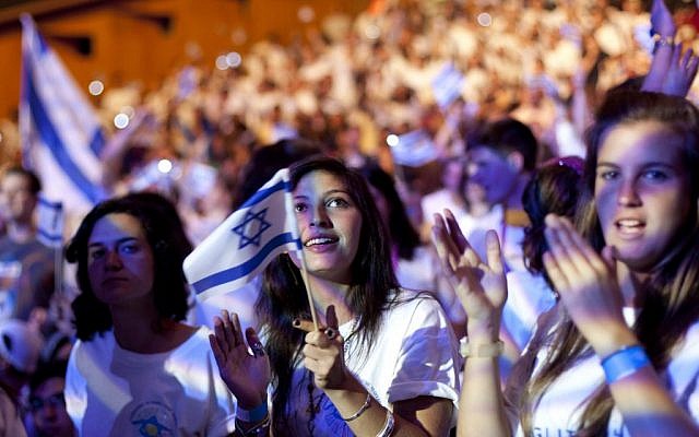 Jóvenes judíos estadounidenses participan en un evento de Birthright en Jerusalén (Ilustración: Dudi Vaknin / Flash90)