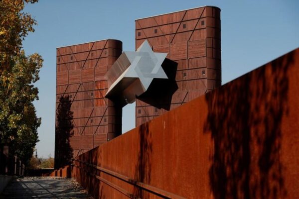 Nuevo museo del Holocausto de Budapest se encuentra en el limbo mientras Hungría debate su contenido