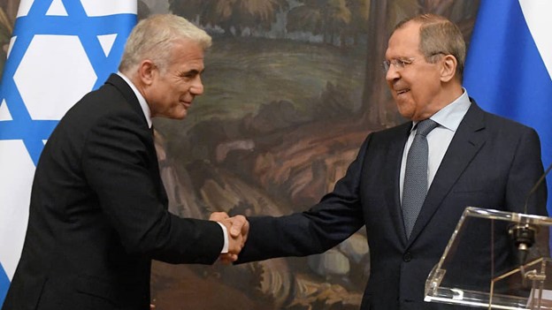 Yair Lapid junto a Sergey Lavrov en tiempos más amistosos (Fuente: Kommersant.ru)