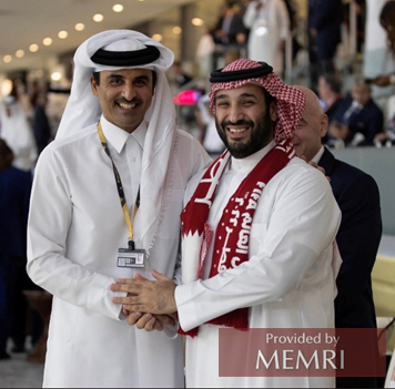 El príncipe heredero a la corona de Arabia Saudita Muhammad bin Salman (derecha) con el emir de Catar, Tamim Bin Hamad Aal Thani, en la ceremonia de apertura de la Copa del Mundo FIFA 2022 (imagen: Al-Riyadh (Arabia Saudita), 21 de noviembre, 2022)
