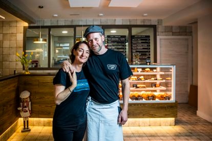 Paloma Tejada y Nick Sullivan, propietarios de Nopa Bagels, en Madrid.