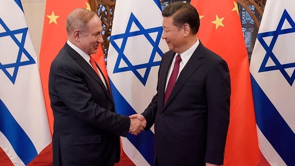 El primer ministro Benjamín Netanyahu y el presidente chino Xi Jinping; incluso Bibi tiene planeada una visita a China (Foto: Getty Images)