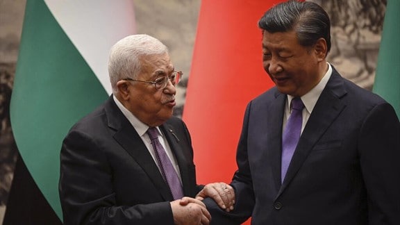 El presidente de la Autoridad Palestina, Mahmoud Abbas, y el presidente chino, Xi Jinping – A China le encantaría mediar en el conflicto palestino-israelí (Foto: AP)
