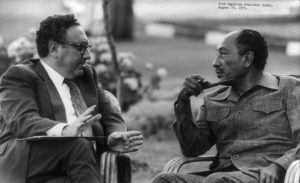 Kissinger y Anwar Sadat