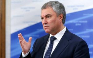 El presidente de la Duma estatal rusa, Volodin, propone condenar a trabajos forzados a los rusos que se marcharon tras la invasión de Ucrania