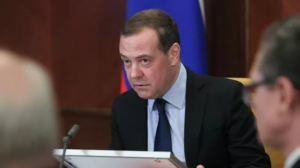 Ex presidente ruso y actual vicepresidente del Consejo de Seguridad del país, Dmitry Medvedev: Macron sufre de ‘incontinencia verbal’; ‘Muerte a los ocupantes fascistas alemanes’