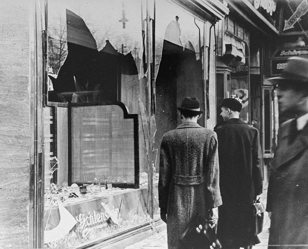 ¿Cuál fue la reacción del público alemán Kristallnacht el 9 y 10 de noviembre de 1938?