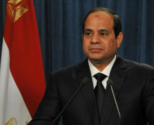 El presidente egipcio dice que Israel está esquivando los esfuerzos de alto el fuego en Gaza