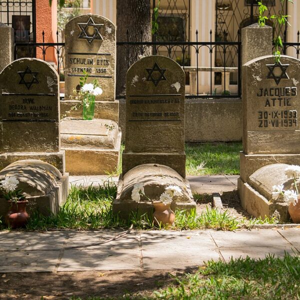‘Lo suficientemente judío como para ser asesinado’, pero no para ser enterrado en un cementerio judío