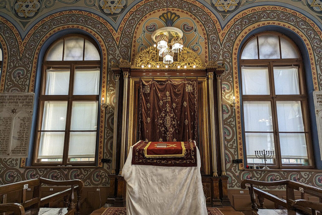 El santuario de la sinagoga de Zion Plovdiv en el sur de Bulgaria, 19 de abril de 2024. Foto de Joshua Marks.