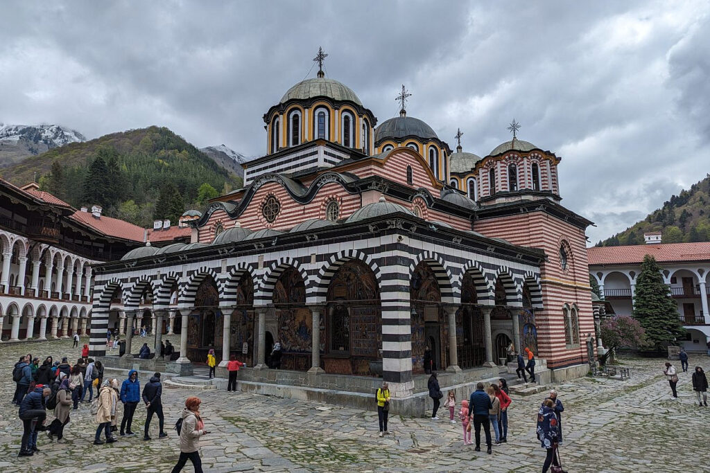 El Monasterio de Rila en las montañas de Rila, al suroeste de Bulgaria. Foto de Joshua Marks.